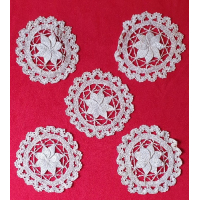 Beige handgemaakt kleedje